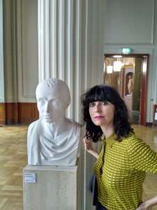 Fotografía tomada en Berlin junto al busto de Kant